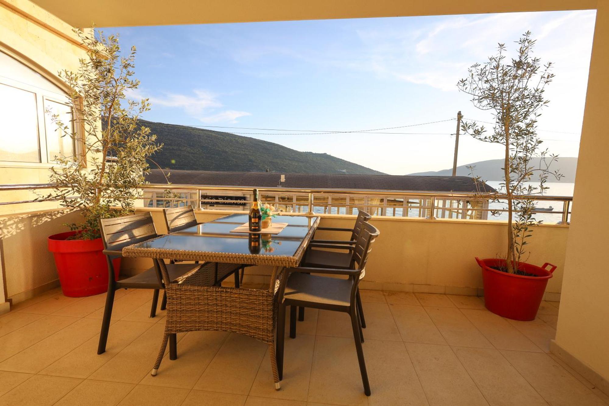 Apartments Milanovic Herceg Novi Exterior foto